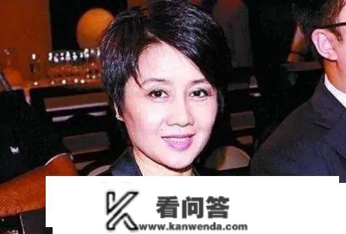 李嘉诚坐防弹汽车，何鸿燊藏儿子20年，为何霍家不怕子孙被威胁