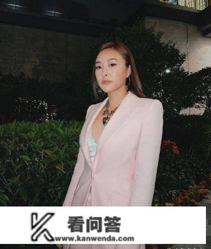 何老迈儿子绯闻女友国外豪宅曝光，公费给外婆买楼，门第布景不简单