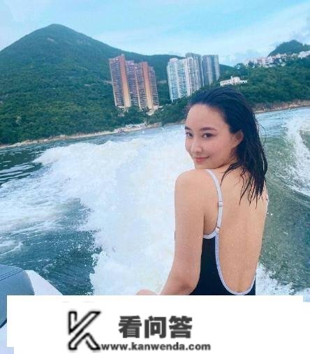 何老迈儿子绯闻女友国外豪宅曝光，公费给外婆买楼，门第布景不简单