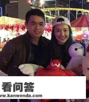 何老迈儿子绯闻女友国外豪宅曝光，公费给外婆买楼，门第布景不简单