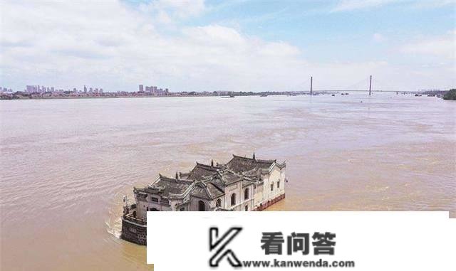 屹立长江江面700年，洪水吞没无数次都不倒，被称万里长江第一阁