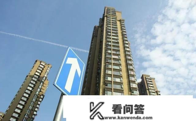 小县城也压力大：月收入不敷2000，高涨的房价让人焦虑