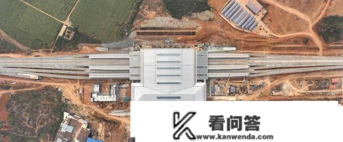 贵南高铁更大新建站房顺利封顶