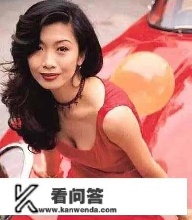 凭风月片获得更佳女主，与王祖贤比美，54长发红唇不平老