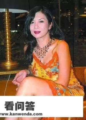 凭风月片获得更佳女主，与王祖贤比美，54长发红唇不平老