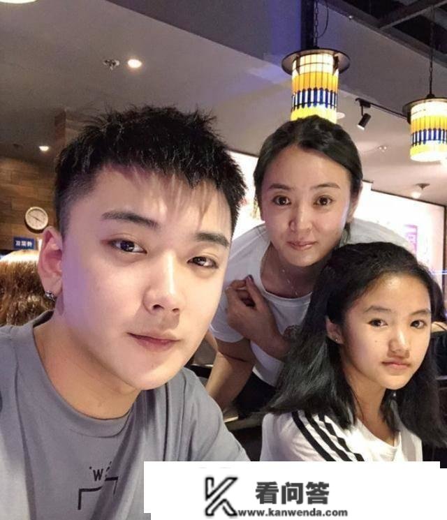 《变形计》最美农村女主，被郭太太收养溺爱，现年16岁，美到认不出来