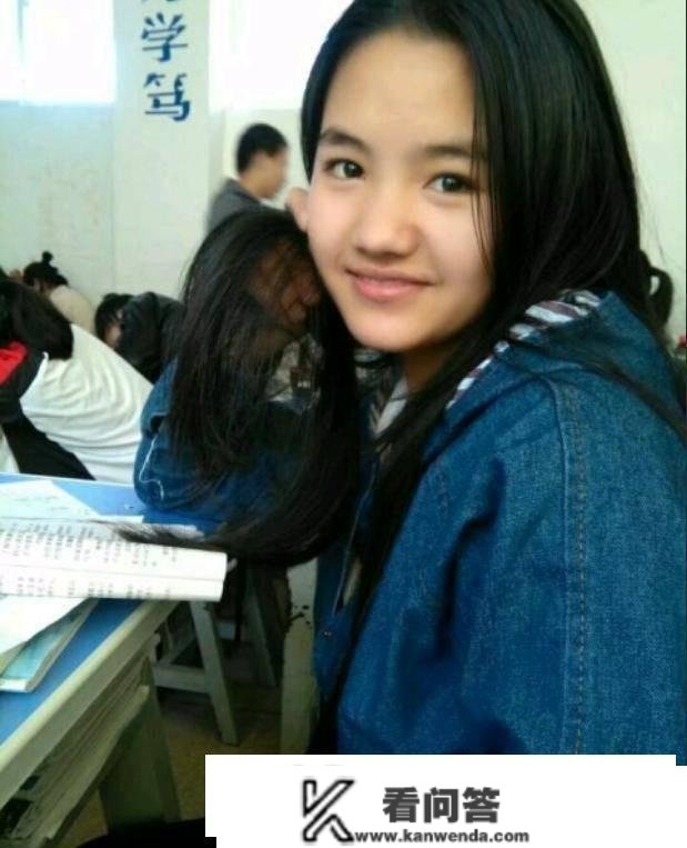 《变形计》最美农村女主，被郭太太收养溺爱，现年16岁，美到认不出来