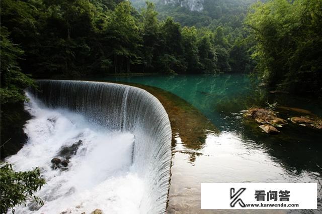 贵州大小7孔景区值得1往吗？往缙云山怎么耍便宜，有没得不用门票就可以进往的小路？