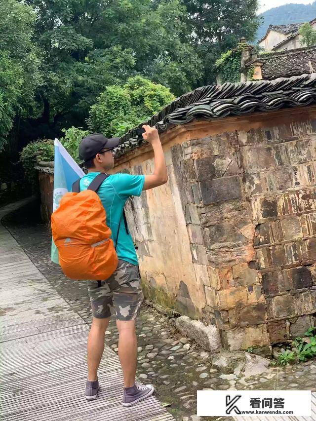 带上行李背包往旅行文案？出往旅游是背包好还是挎包好？