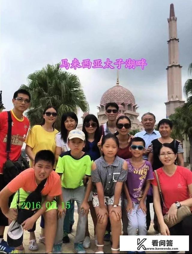 我是个五十岁的退休女士，出去旅游，想找一个同伴，有什么好的网站提供？