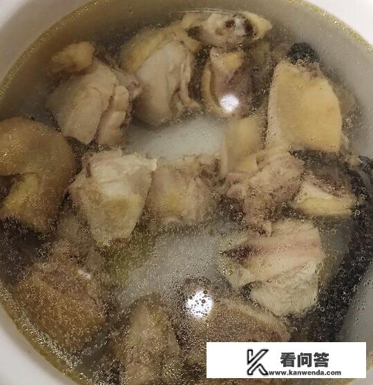 菌汤炖鸡汤的家常做法？