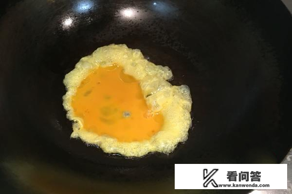 鸡蛋炒米饭怎么做？