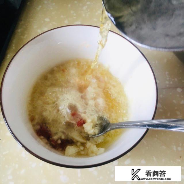 蒜蓉粉丝蒸扇贝做法？蒜蓉粉丝蒸扇贝的做法？