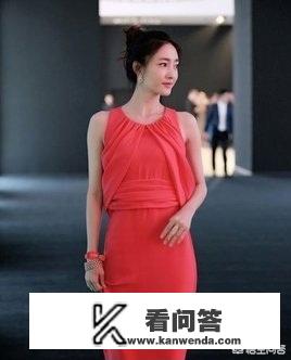 有哪些女明星穿红色衣服特别的好察看