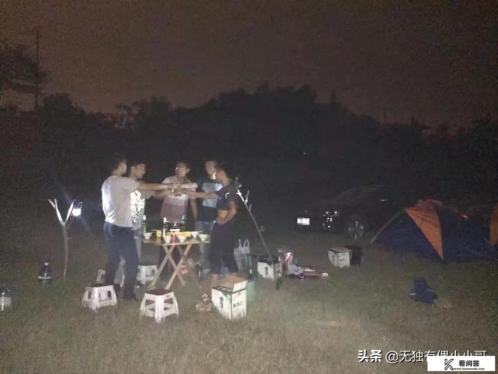 夏天户外旅游带什么食物和装备呢