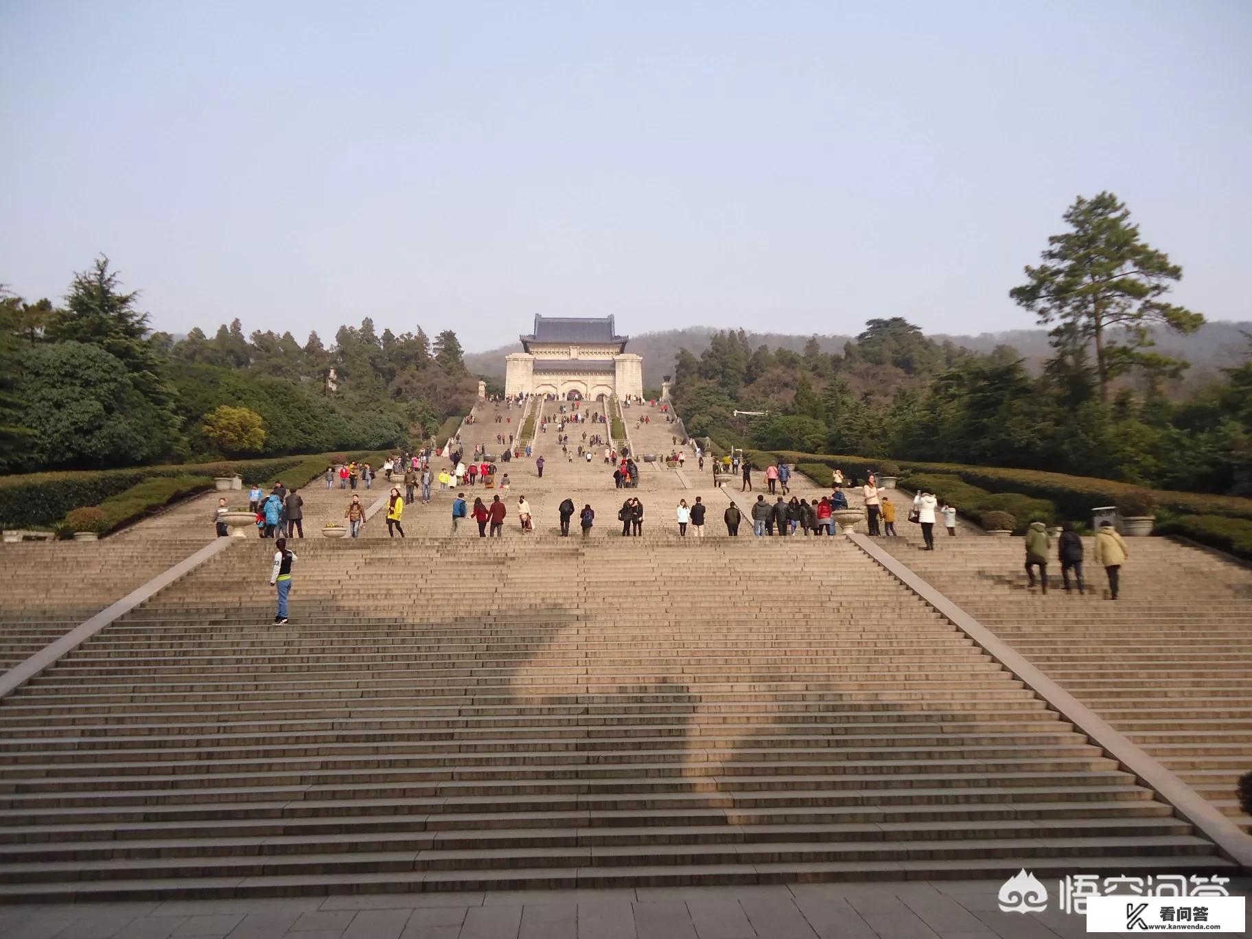 如果去旅游，只能选择杭州、南京、苏州这三个城市的一个，你会选择去哪个，为什么