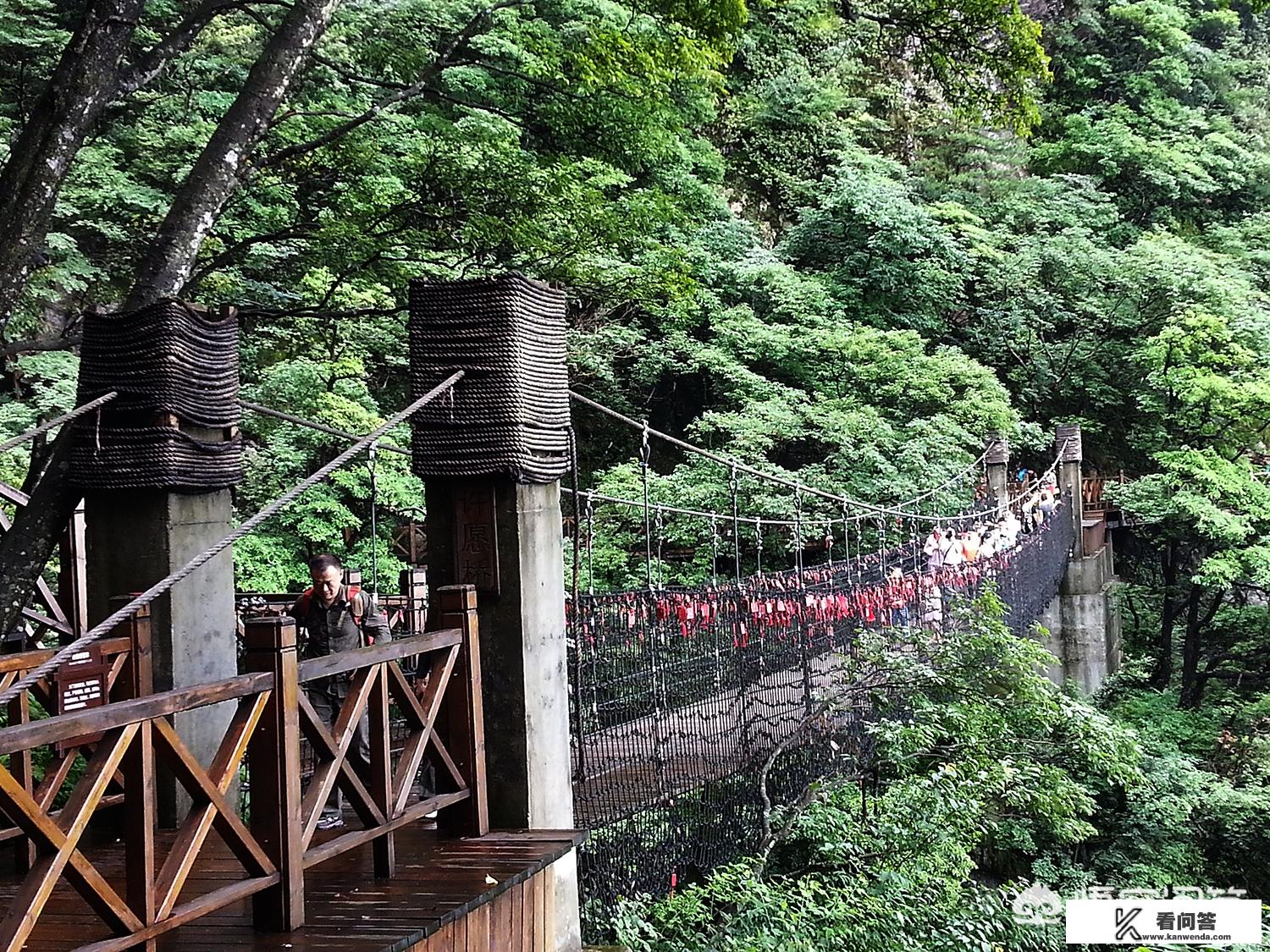 每年都想旅游一次，但是旅游又非常花钱，不去心里又不得劲，怎么办