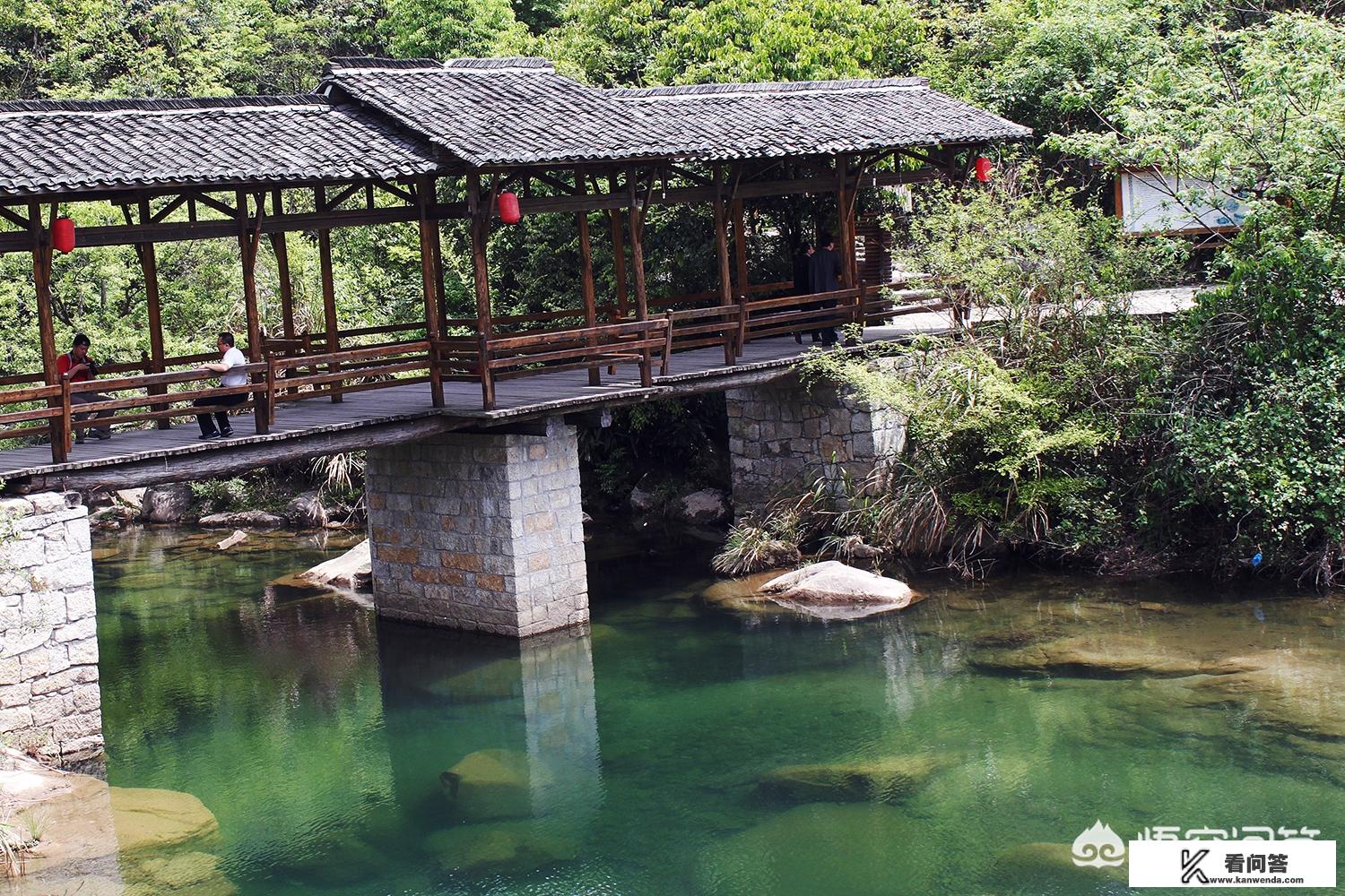 每年都想旅游一次，但是旅游又非常花钱，不去心里又不得劲，怎么办