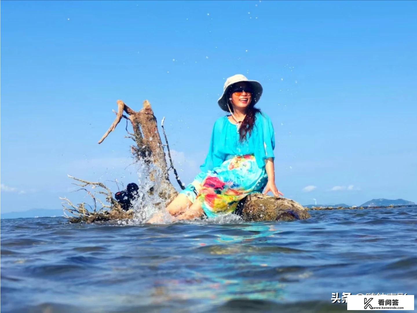 父母一直想去海边旅游，有哪些城市比较推荐一家人去呢