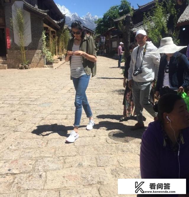 朱婷带父母去云南丽江旅游，她已连续两年奉旨休假，你怎么看