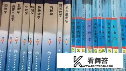 我是一个文科生，但是非常喜欢法学和医学，我想知道是法学好一点还是医学好一点？现在最好的专业是什么专业