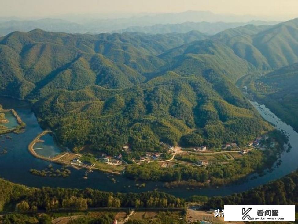 一直想出去旅游，不知道去哪里，大家可以留几张你们印象深刻的旅游风景图吗？_香港旅游的风景图