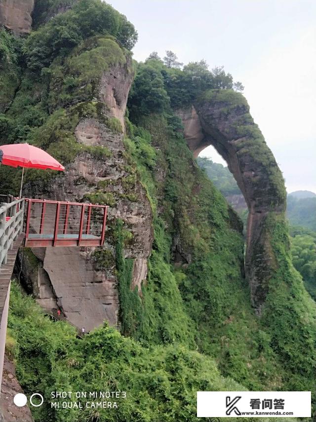 几个人结伴出去旅游，费用怎么算