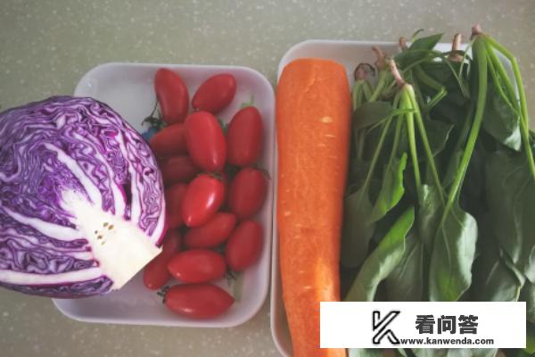 如何做蔬菜面条，彩色面条的做法，胡萝卜面条？