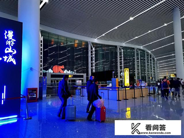 一个人参加旅游团会不会很傻？