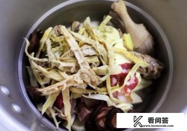 笋干老鸭煲怎么做？