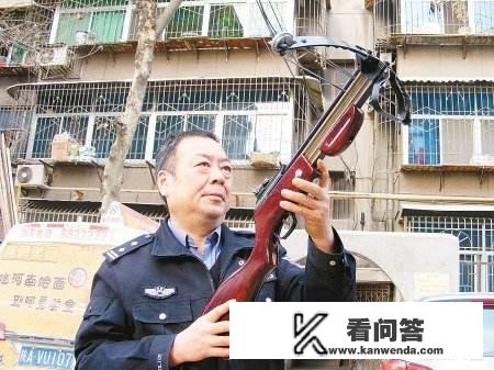 中国警察队伍，使用的弓弩价格，为何比95式步枪还昂贵？