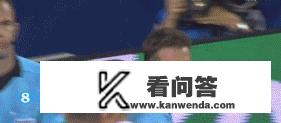 欧冠赛事，尤文图斯客场对阵瓦伦西亚，C罗第29分钟被红牌罚出场，当时发生了什么？