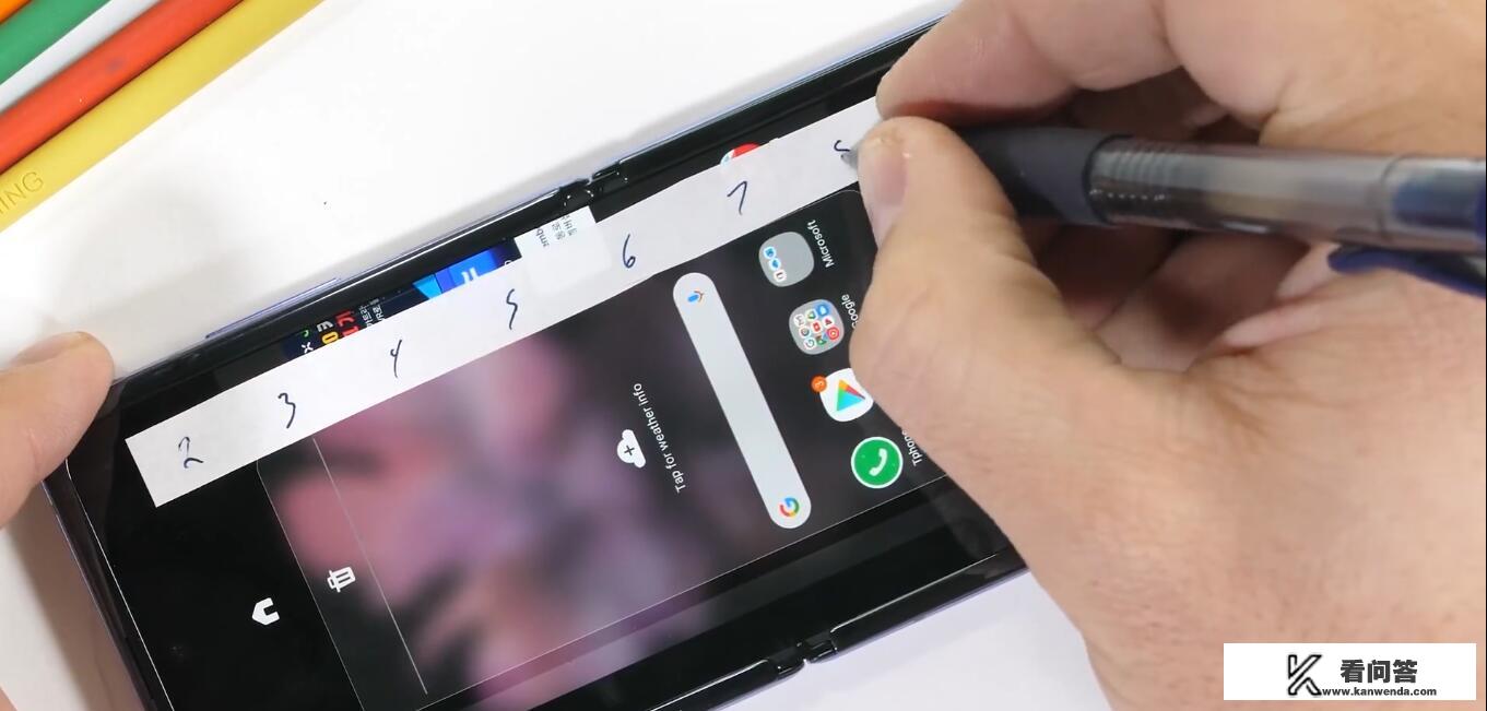 三星Galaxy Z Flip屏幕是否能经受住暴力测试的考验？