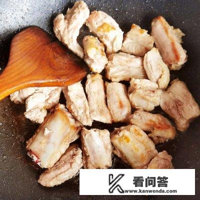 黄磊排骨焖饭电饭煲的做法？