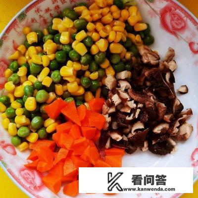 黄磊排骨焖饭电饭煲的做法？