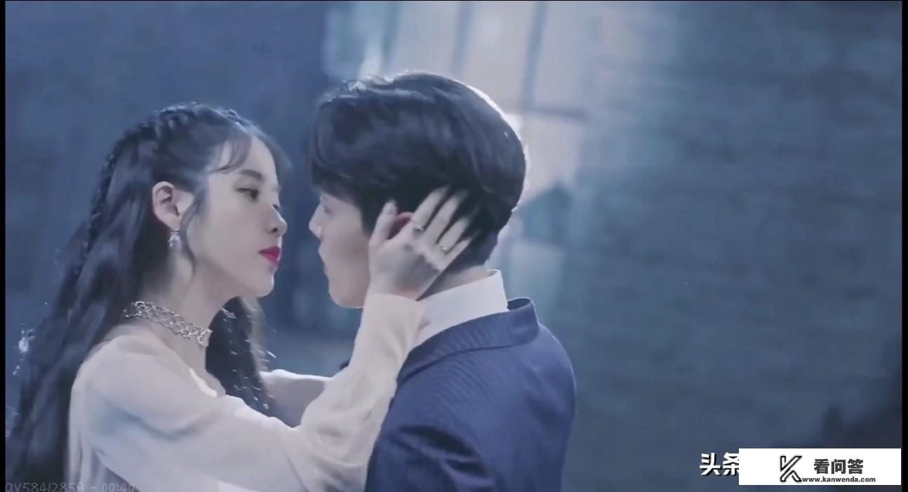 月之酒店女主什么身份？