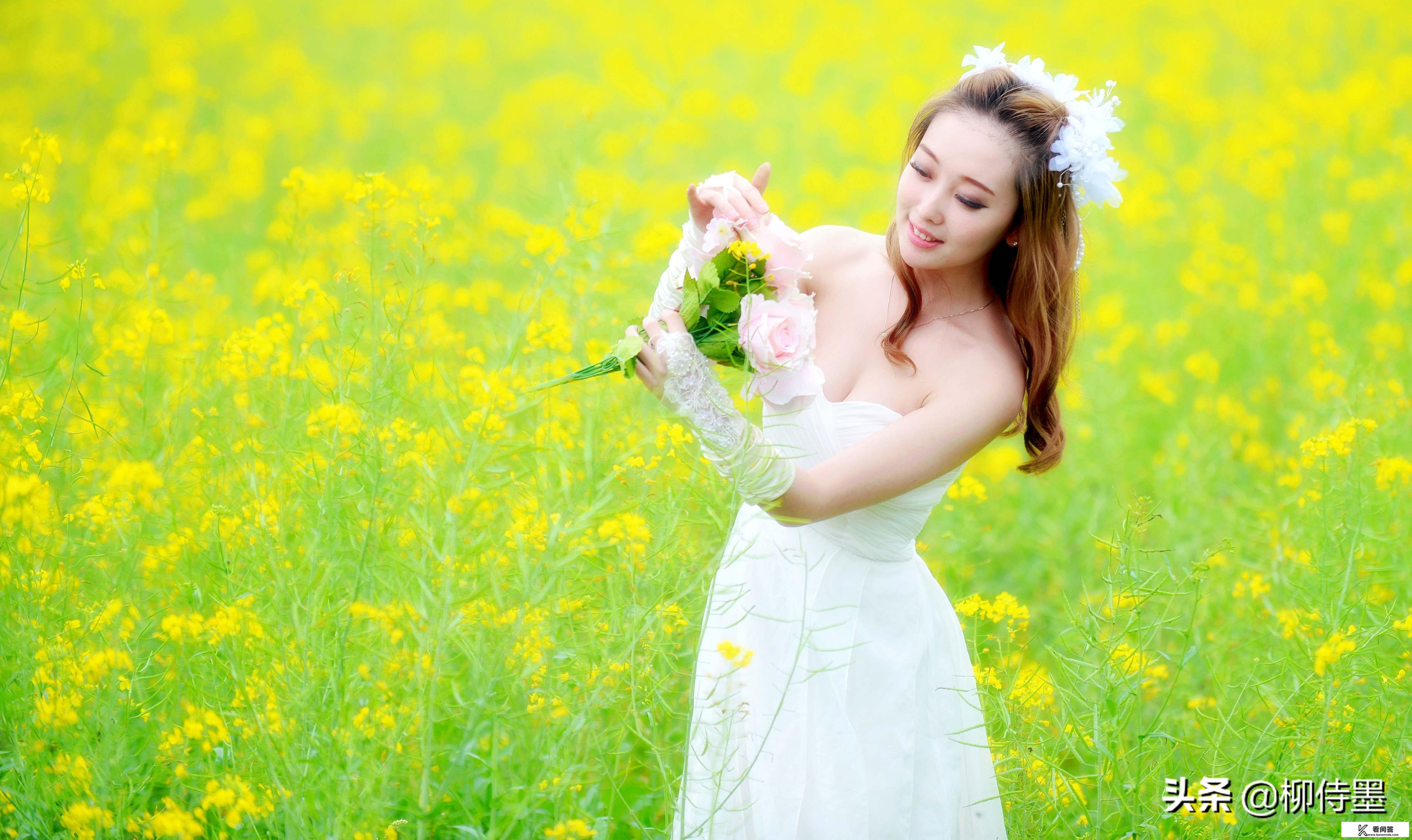 拍油菜花戴什么帽子好看？