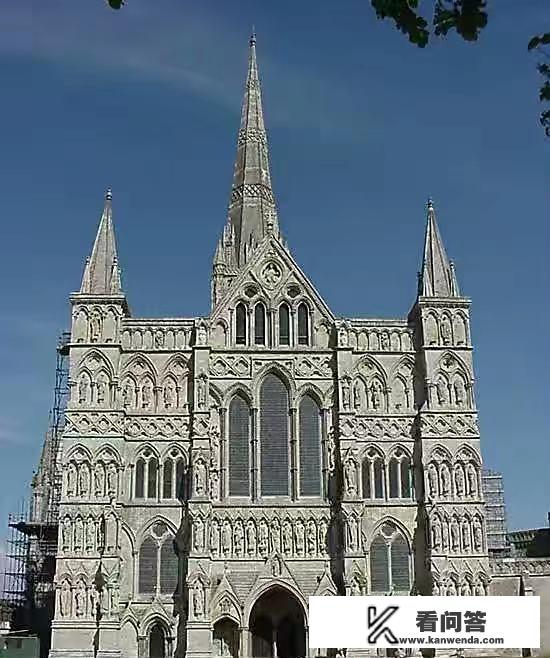 中世纪欧洲教堂建筑主要样式是? 中世纪欧洲教堂建筑主要样式是?