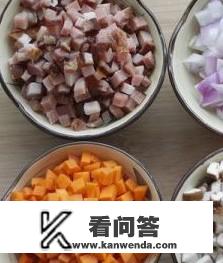 腊肉手抓饭的正宗做法电饭锅？