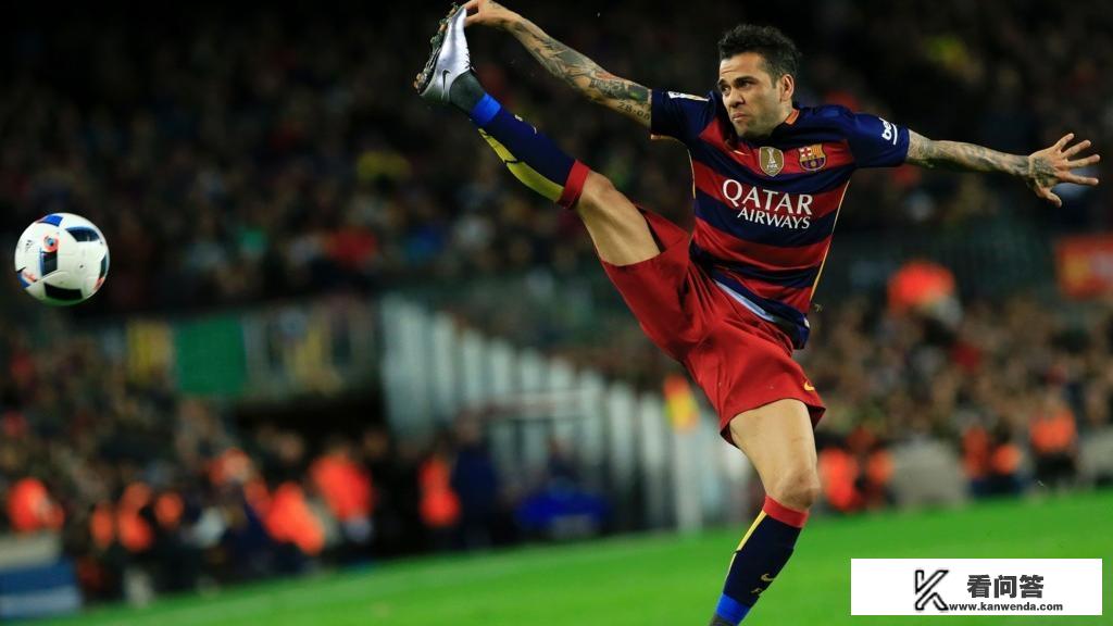 神操作，阿尔维斯比赛中抠完鼻屎捏一捏，然后顺势抹在C罗球衣上，你怎么看？