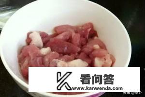 如何做绿梗菜花炒肉？