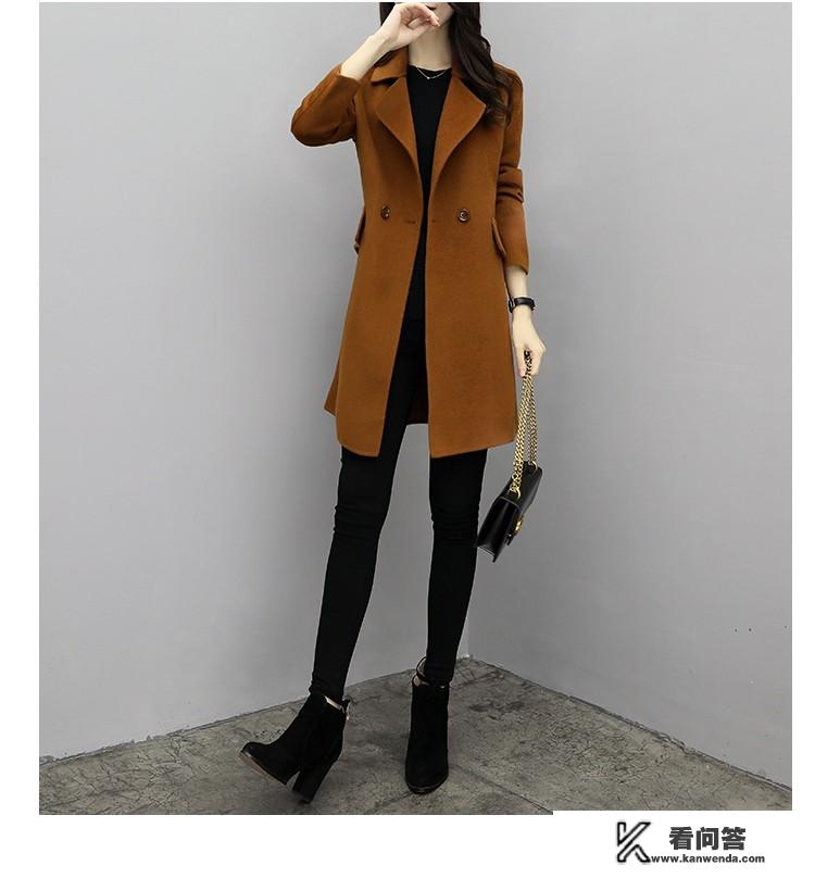 焦糖色大衣如果搭配黑色中领修身毛衣,那么裤子和鞋子要搭配什么颜色的才好看? 焦糖色大衣如果搭配黑色中领修身毛衣,那么裤子和鞋子要搭配什么颜色的才好看?