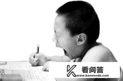 介绍你的学校里都有什么运动或活动？