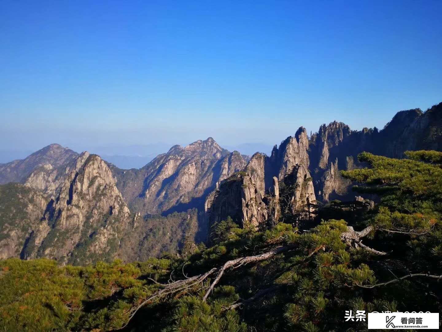 想出门旅行半个月，问大家，给我详细说一下需要带的所有东西？