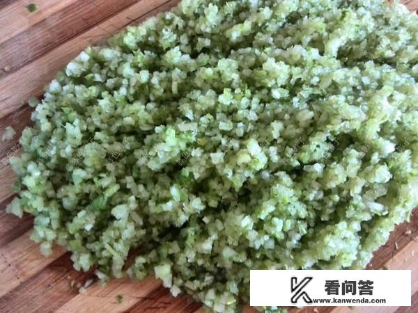 芹菜馅饺子肉馅怎么调馅？