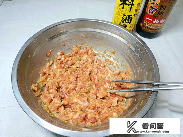 芹菜馅饺子肉馅怎么调馅？