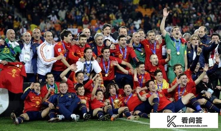 球衣上的世界杯冠军徽章和欧冠冠军徽章是什么时候开始出现的？