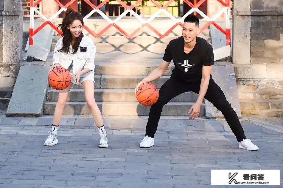 cctv3宣传广告中的白衣美女是谁?不要说是童蕾或者王亚彬哦? cctv3宣传广告中的白衣美女是谁?不要说是童蕾或者王亚彬哦?