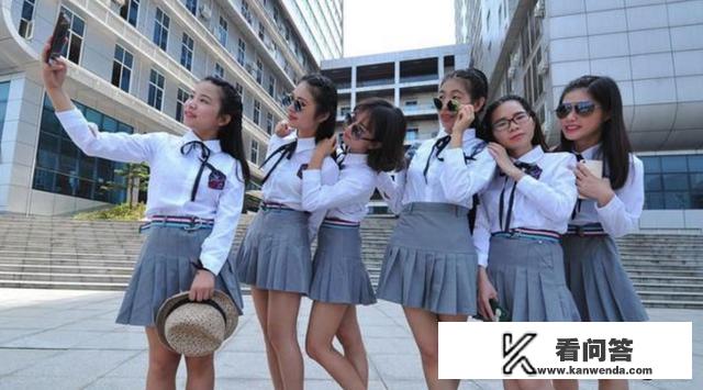 一般的大专学校多少钱学费一年？