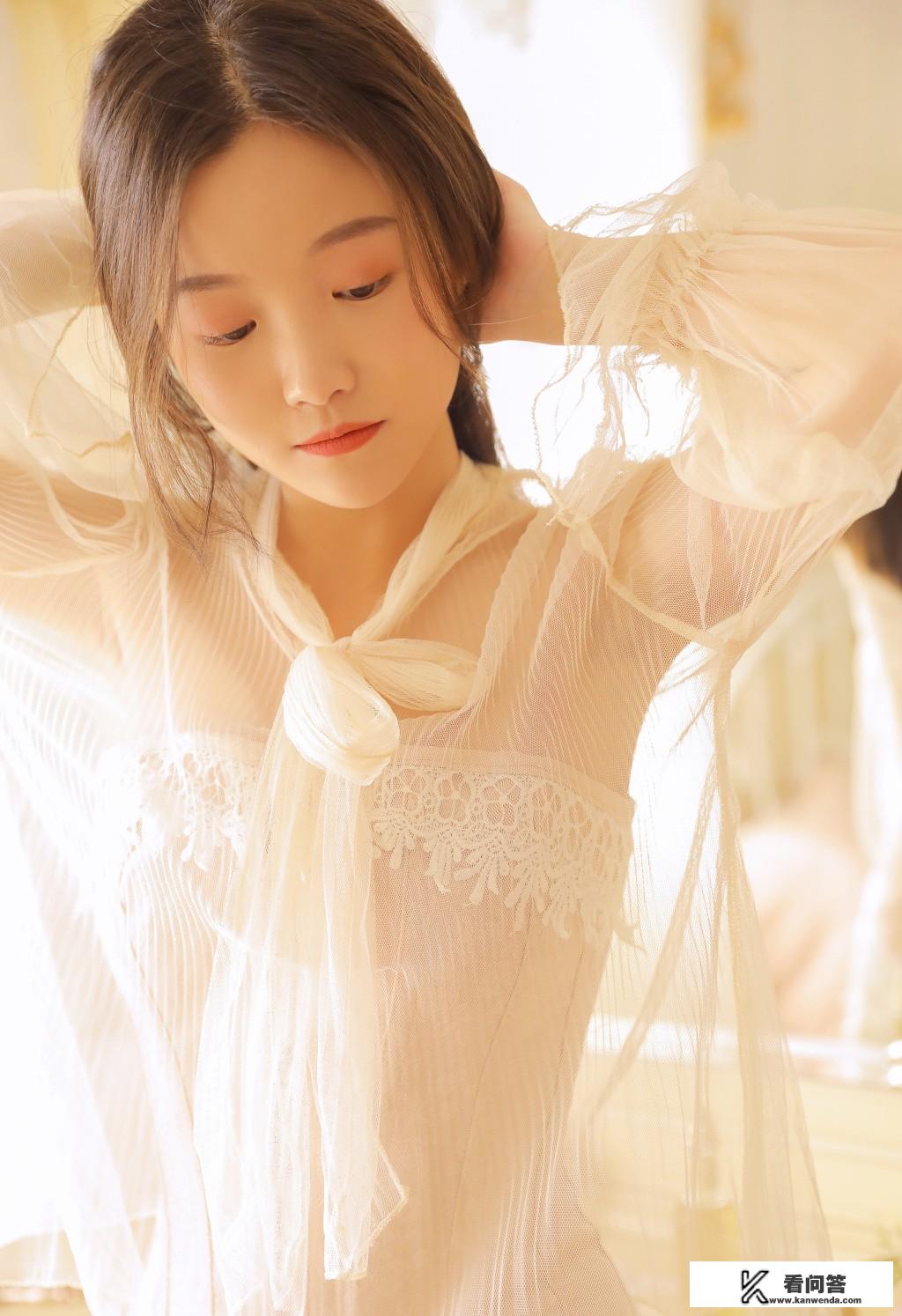 用索尼微单A7m3拍室内人像，需要再添置闪光灯或补光灯吗？